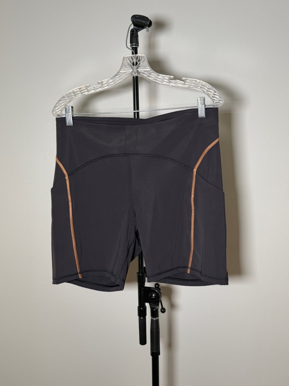 NWOT New NWT LULULEMON X BARRY'S Black POWER THRU HIGH-RISE SHORT 6" - Picture 4 of 8